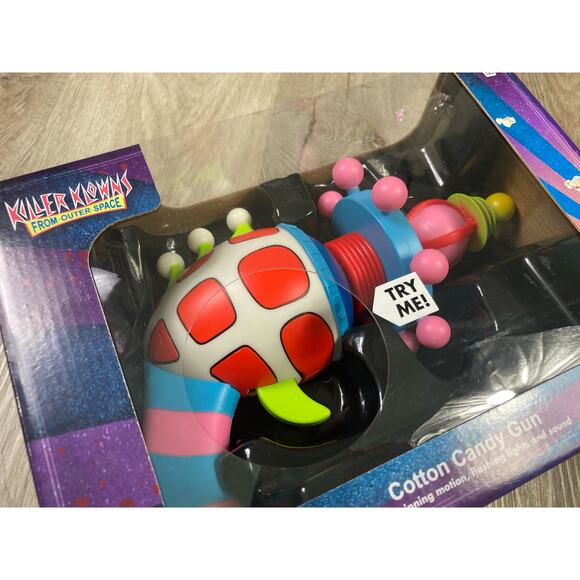 Killer Klowns from Outer Space Cotton Candy Blaster Prop Spirit Halloween - Picture 9 of 12